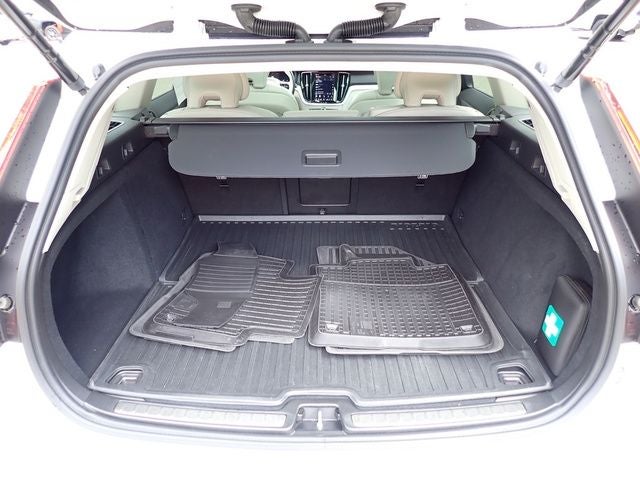 2024 Volvo V60 Cross Country B5 Plus