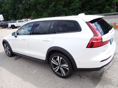 2024 Volvo V60 Cross Country B5 Plus