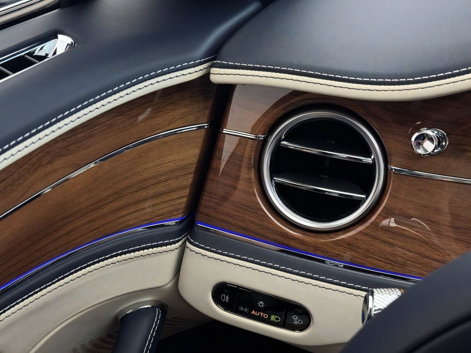 2026 Bentley Flying Spur Azure
