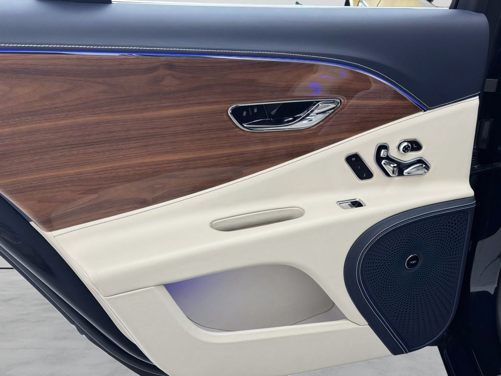 2026 Bentley Flying Spur Azure
