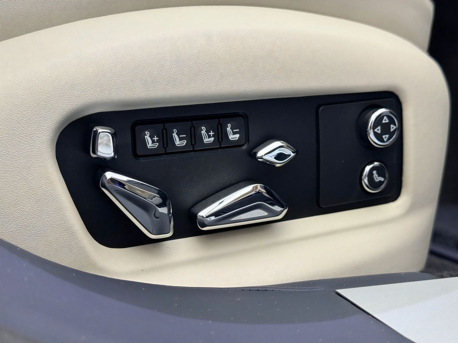 2026 Bentley Flying Spur Azure