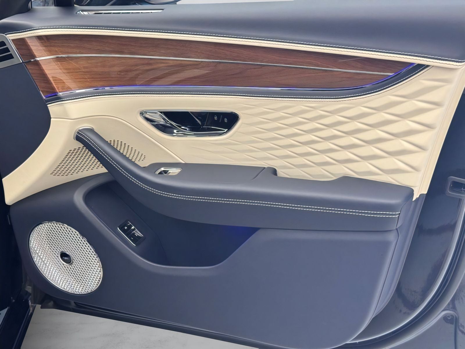 2026 Bentley Flying Spur Azure