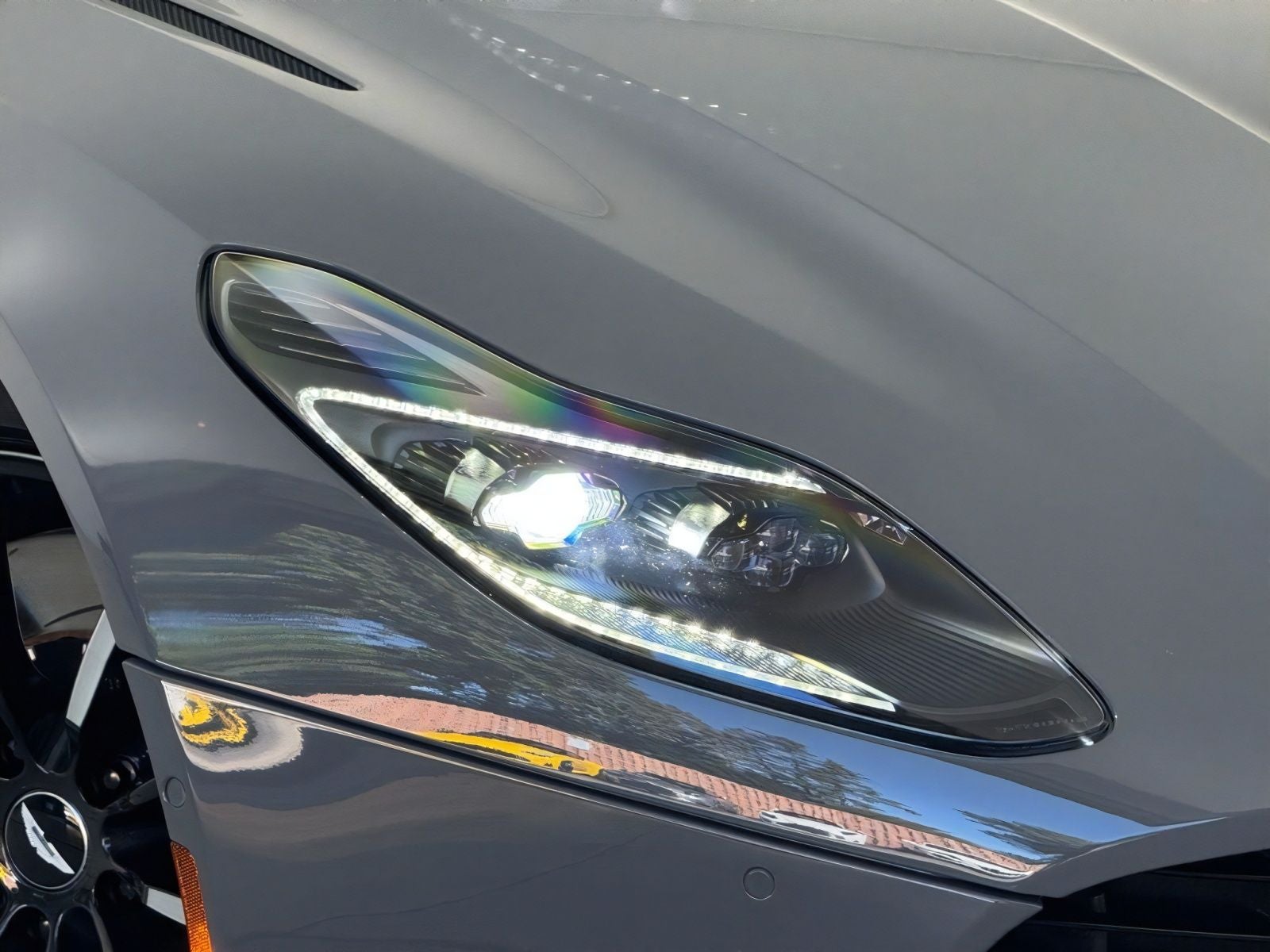 2023 Aston Martin DB11 Volante