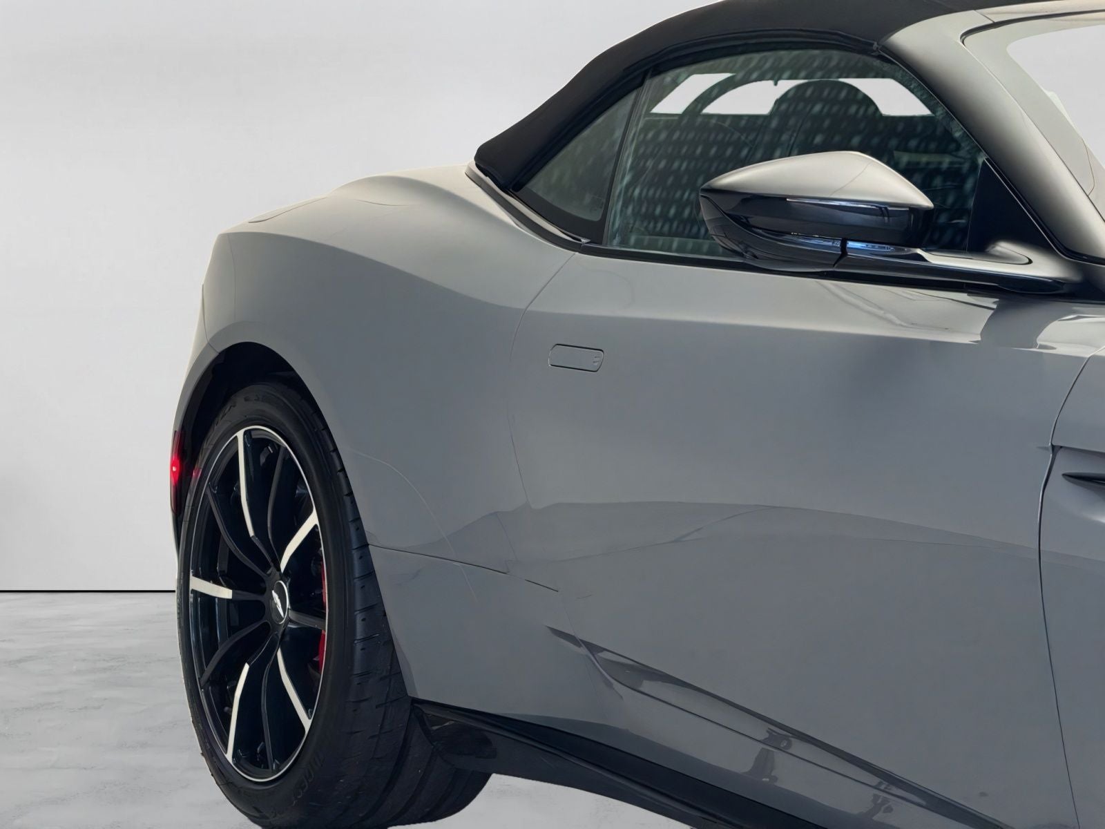 2023 Aston Martin DB11 Volante