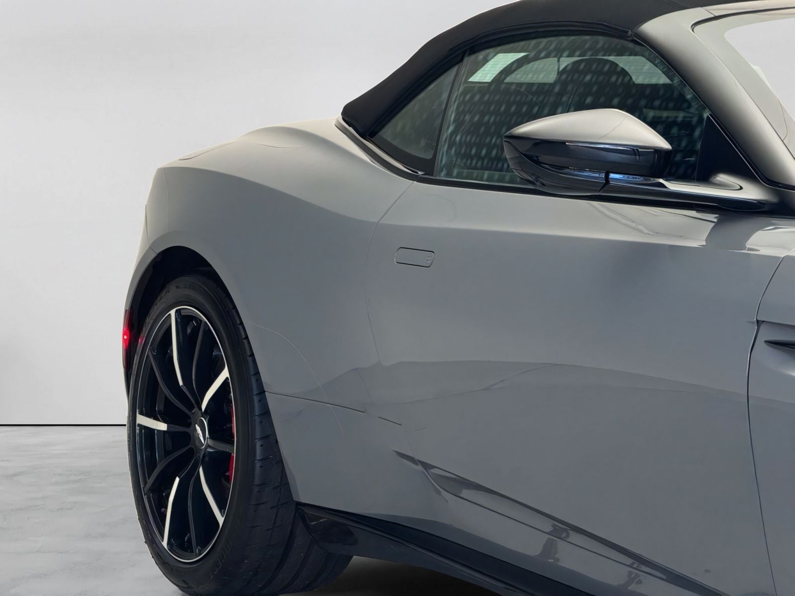 2023 Aston Martin DB11 Volante
