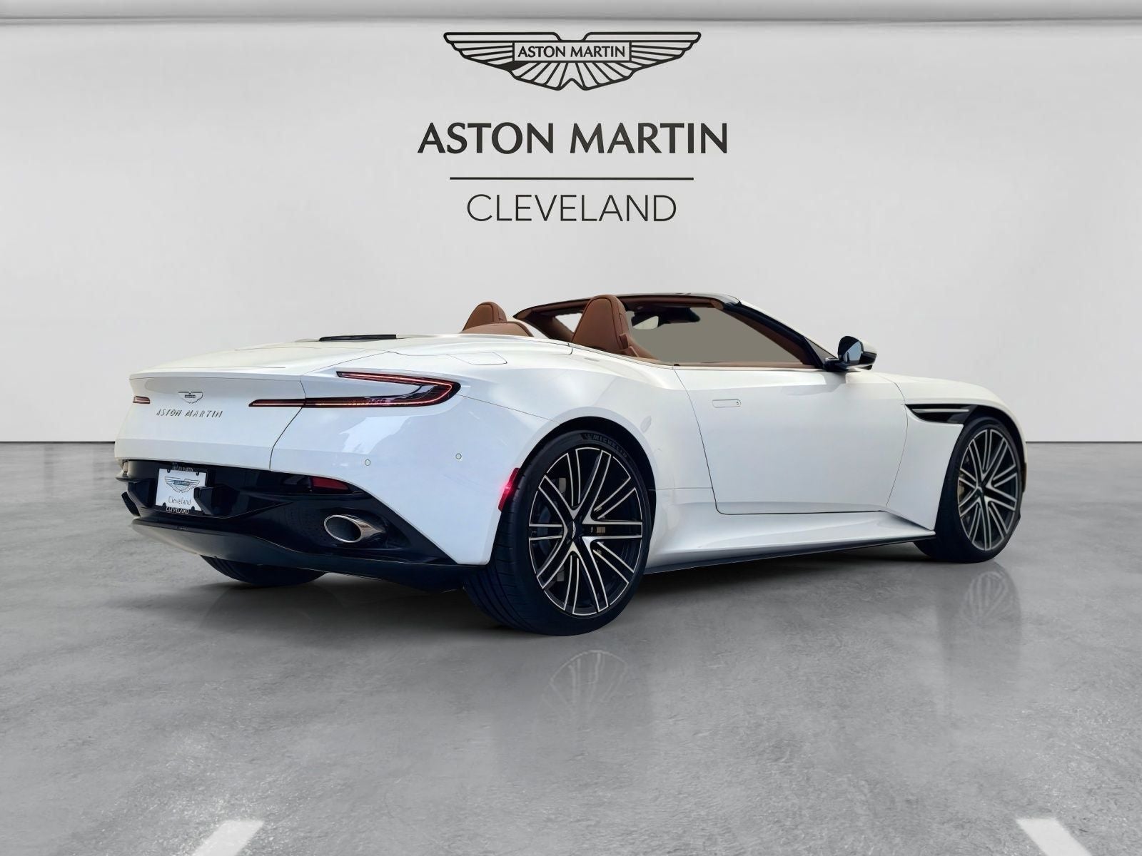 2025 Aston Martin DB12 Volante Volante