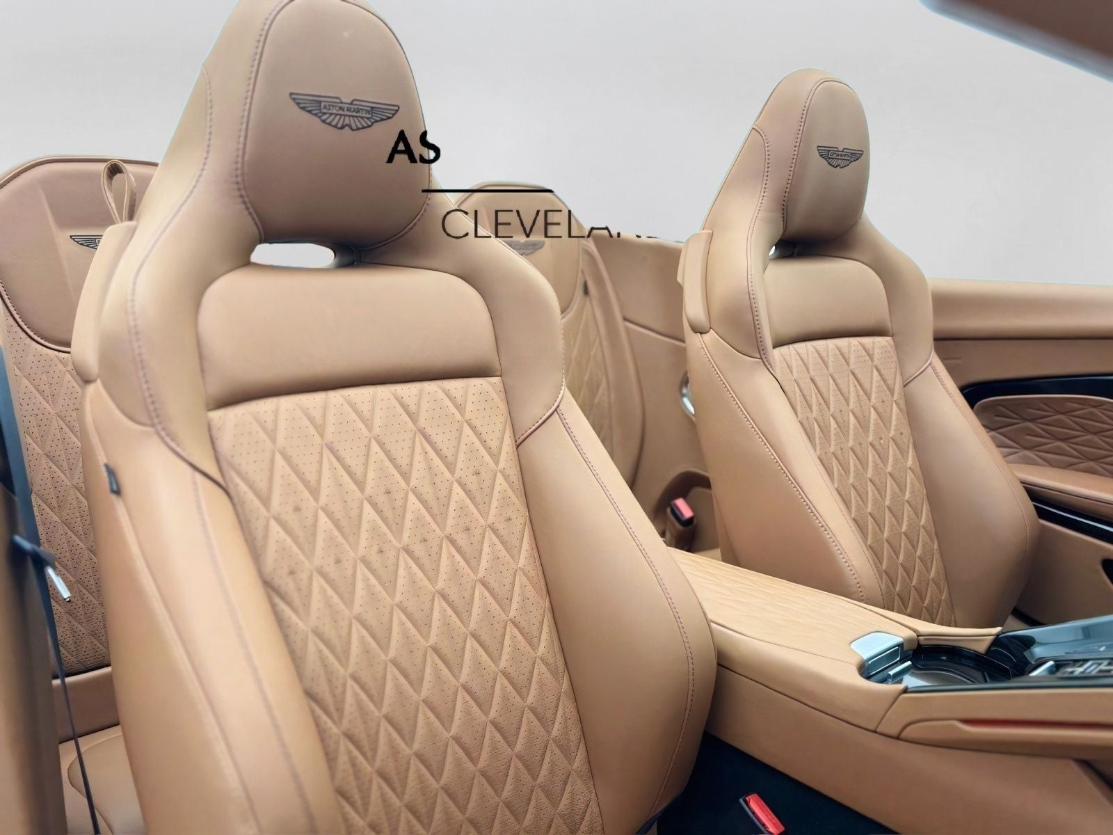 2025 Aston Martin DB12 Volante Volante