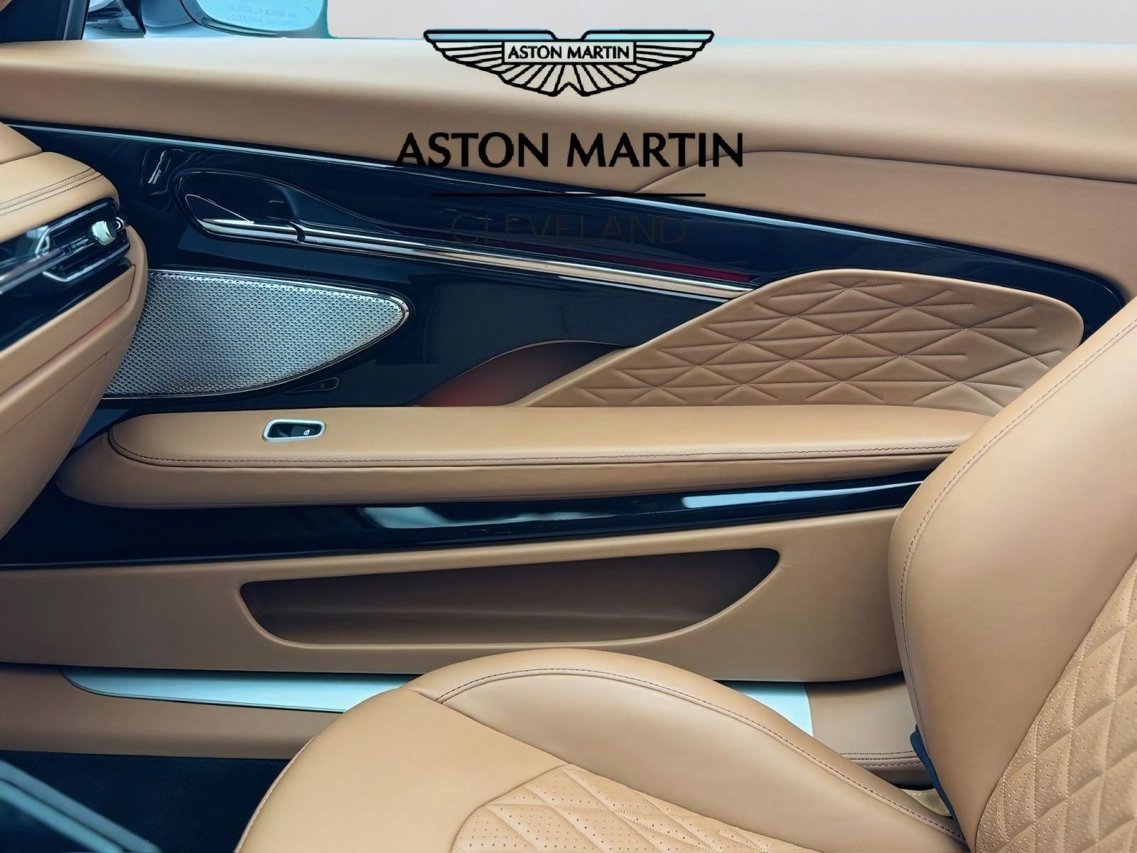 2025 Aston Martin DB12 Volante Volante