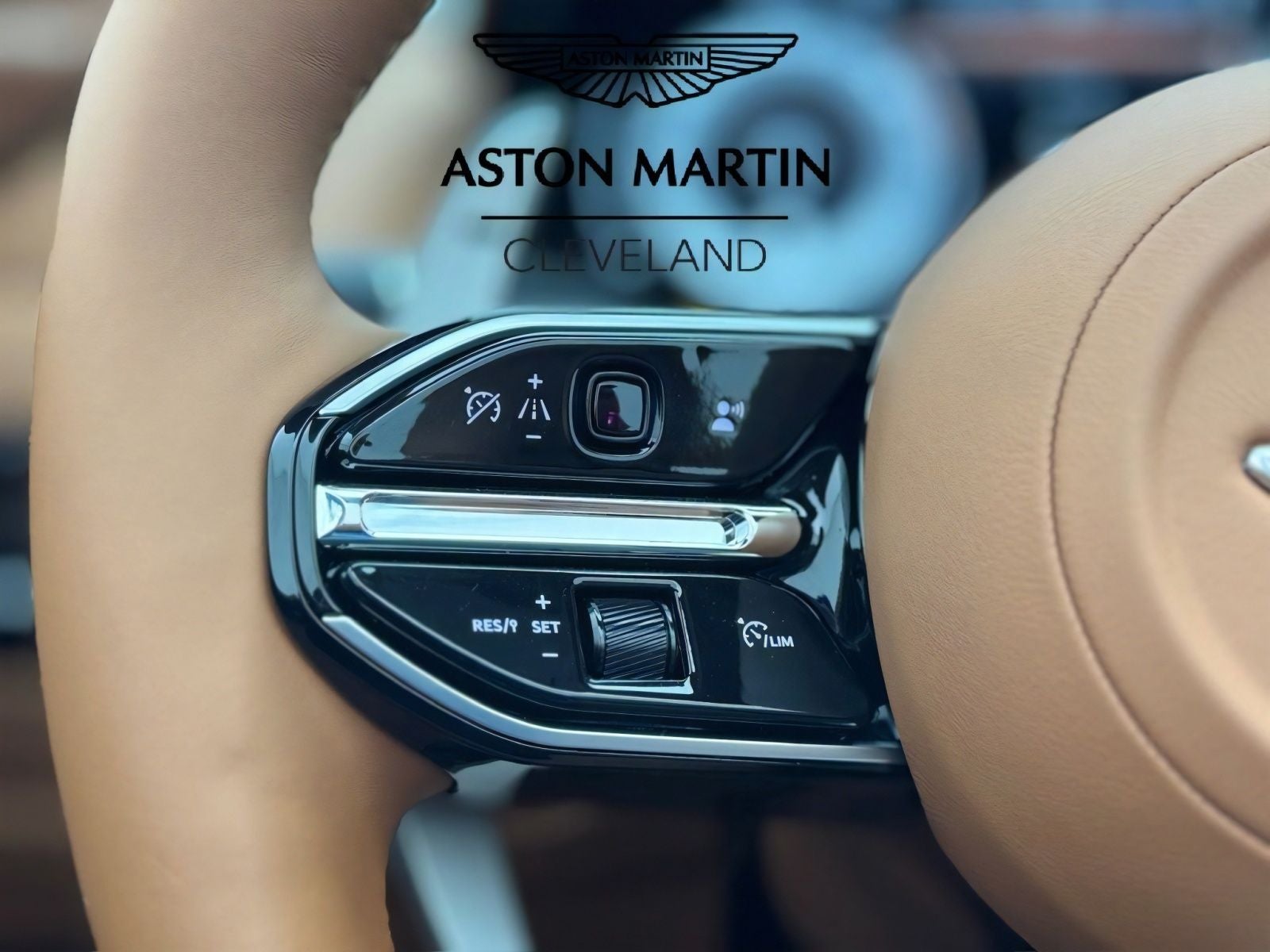 2025 Aston Martin DB12 Volante Volante