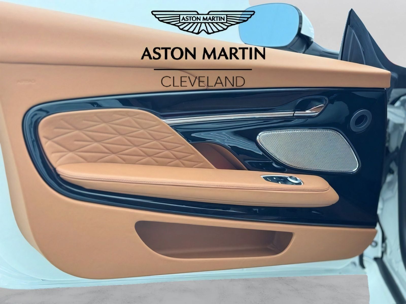 2025 Aston Martin DB12 Volante Volante