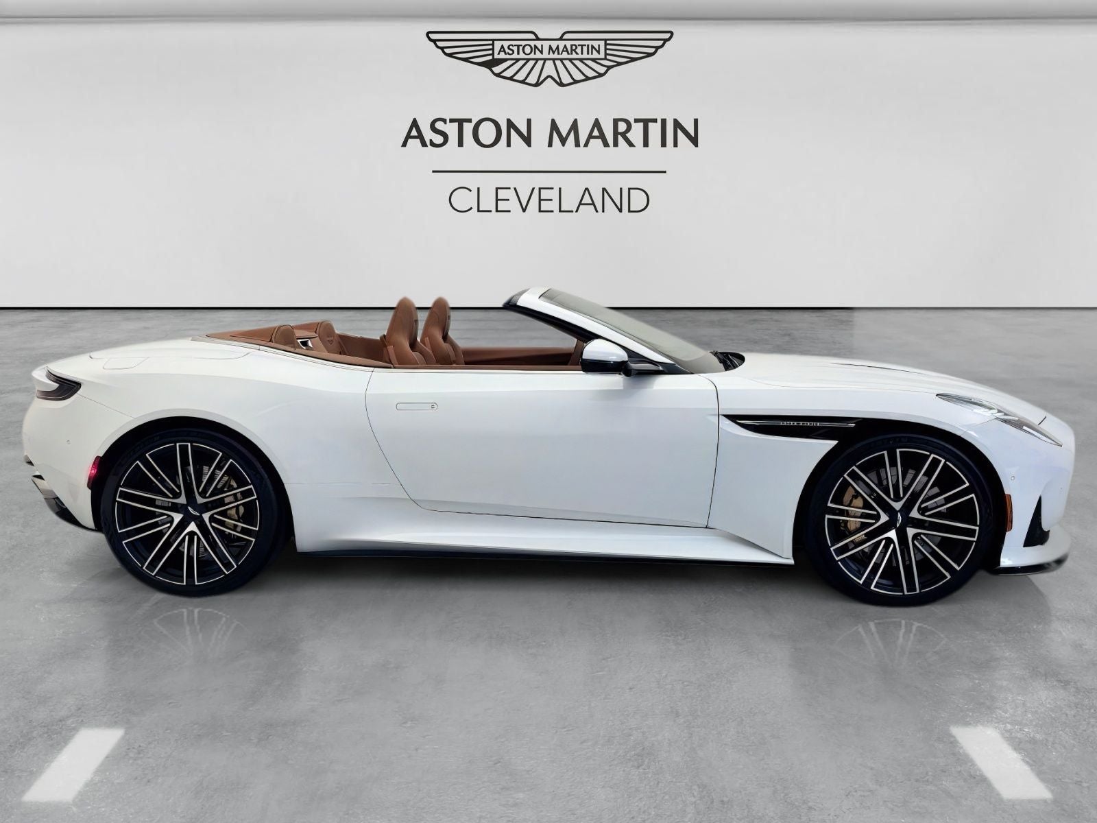 2025 Aston Martin DB12 Volante Volante