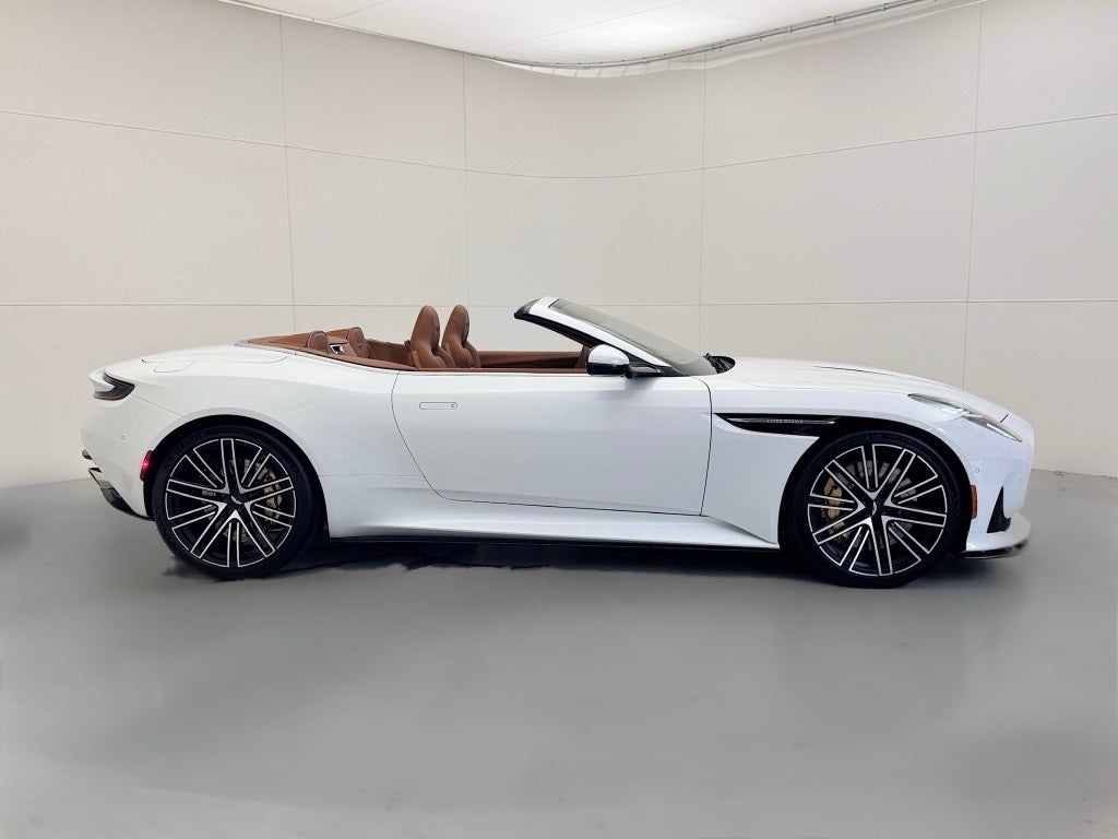 2025 Aston Martin DB12 Volante Volante