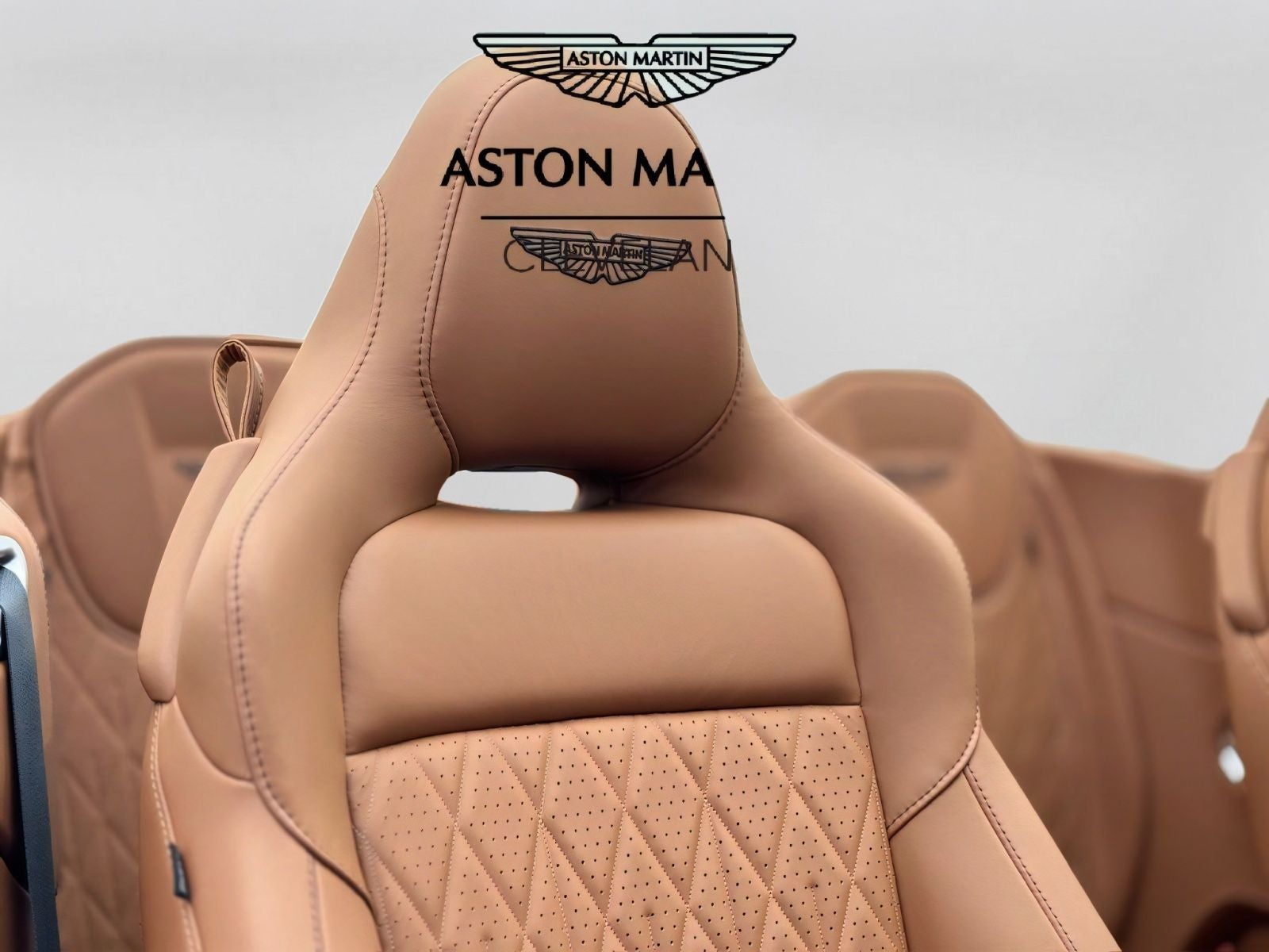 2025 Aston Martin DB12 Volante Volante