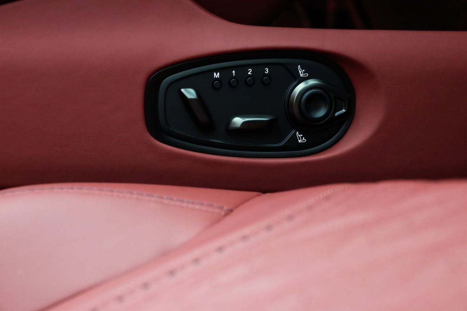 2025 Aston Martin DB12 Volante