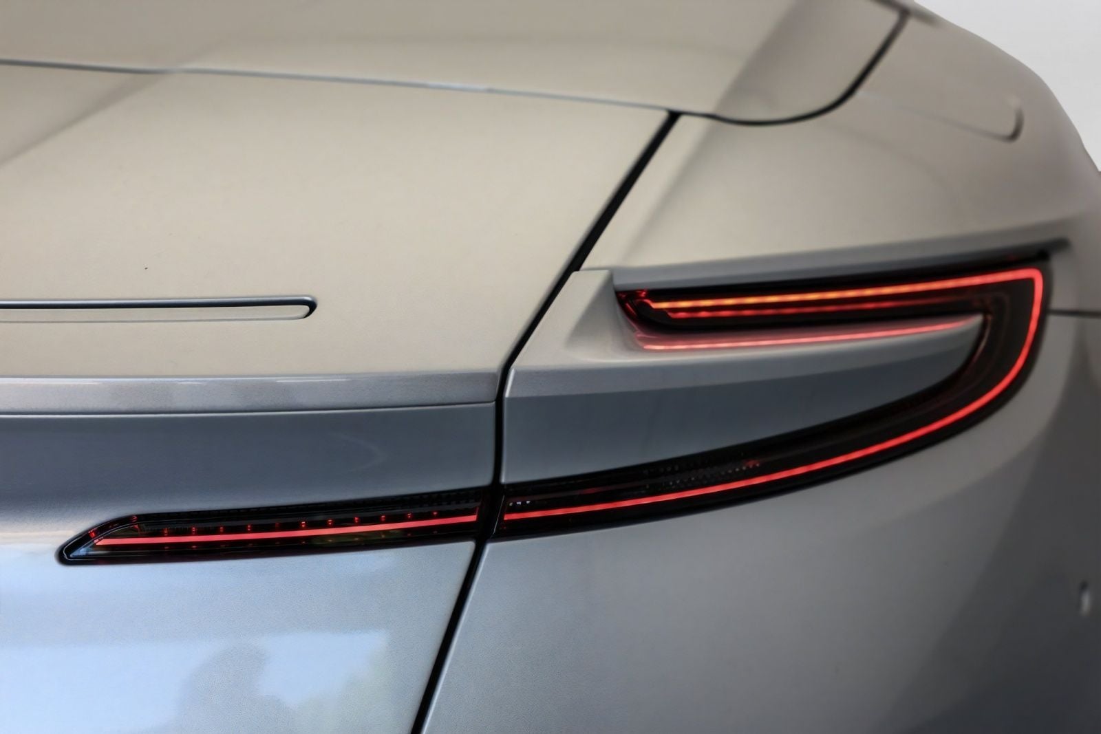 2025 Aston Martin DB12 Volante