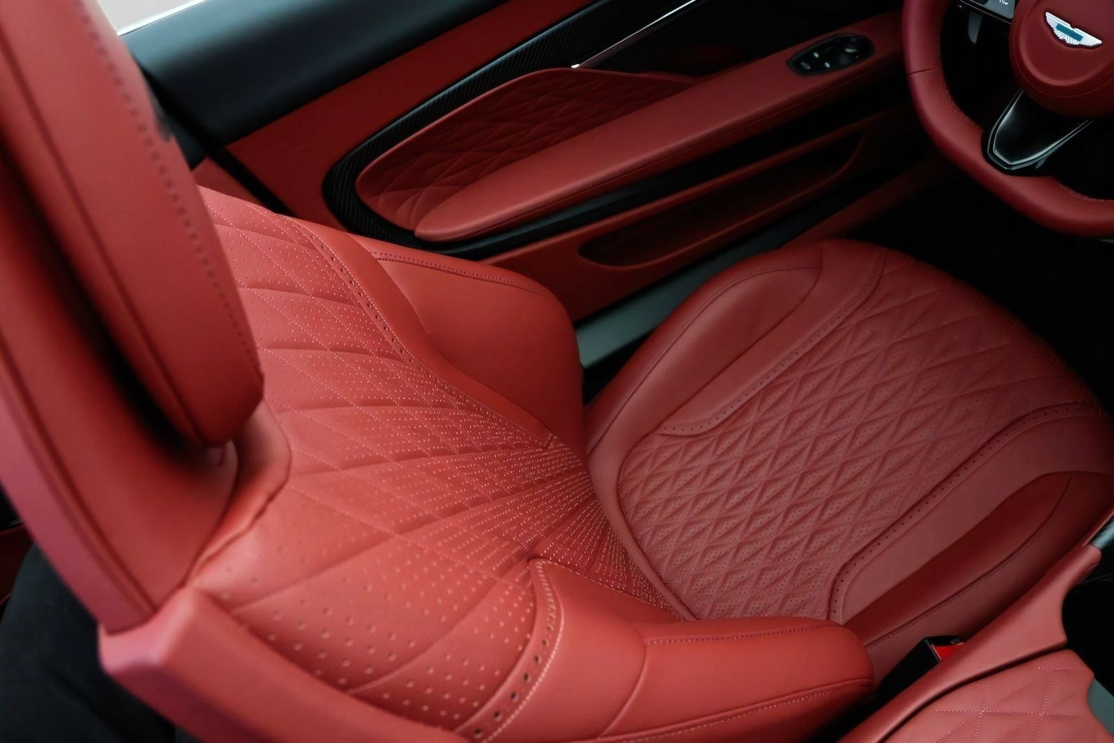 2025 Aston Martin DB12 Volante