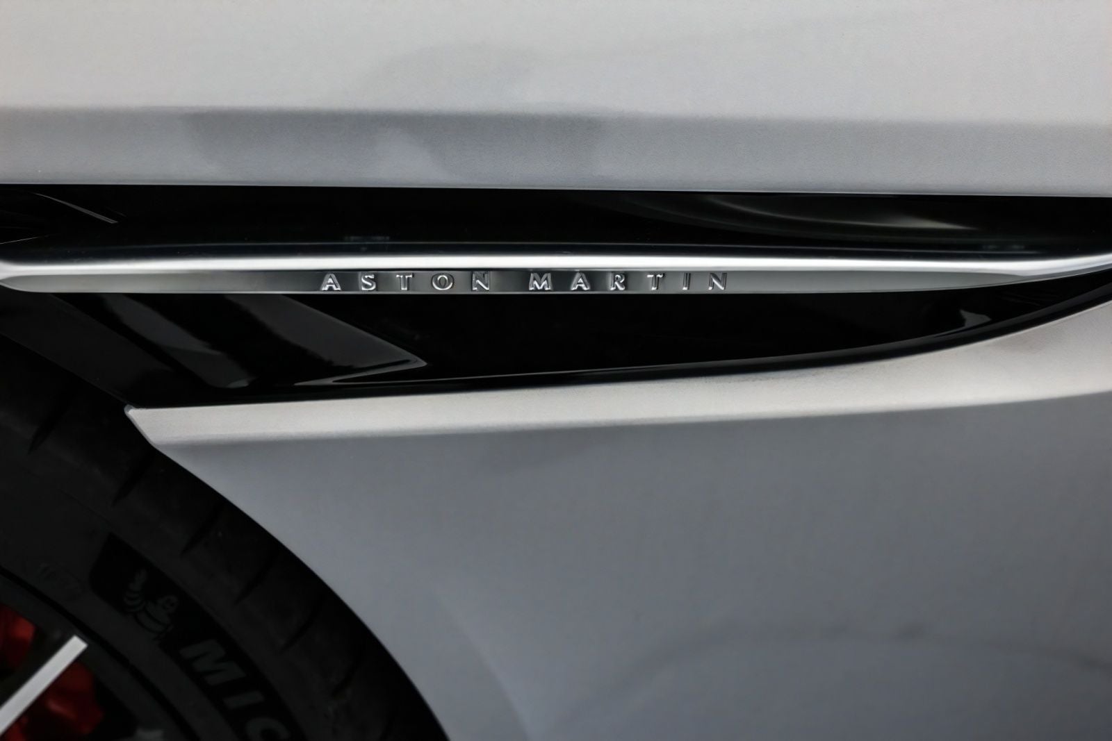 2025 Aston Martin DB12 Volante