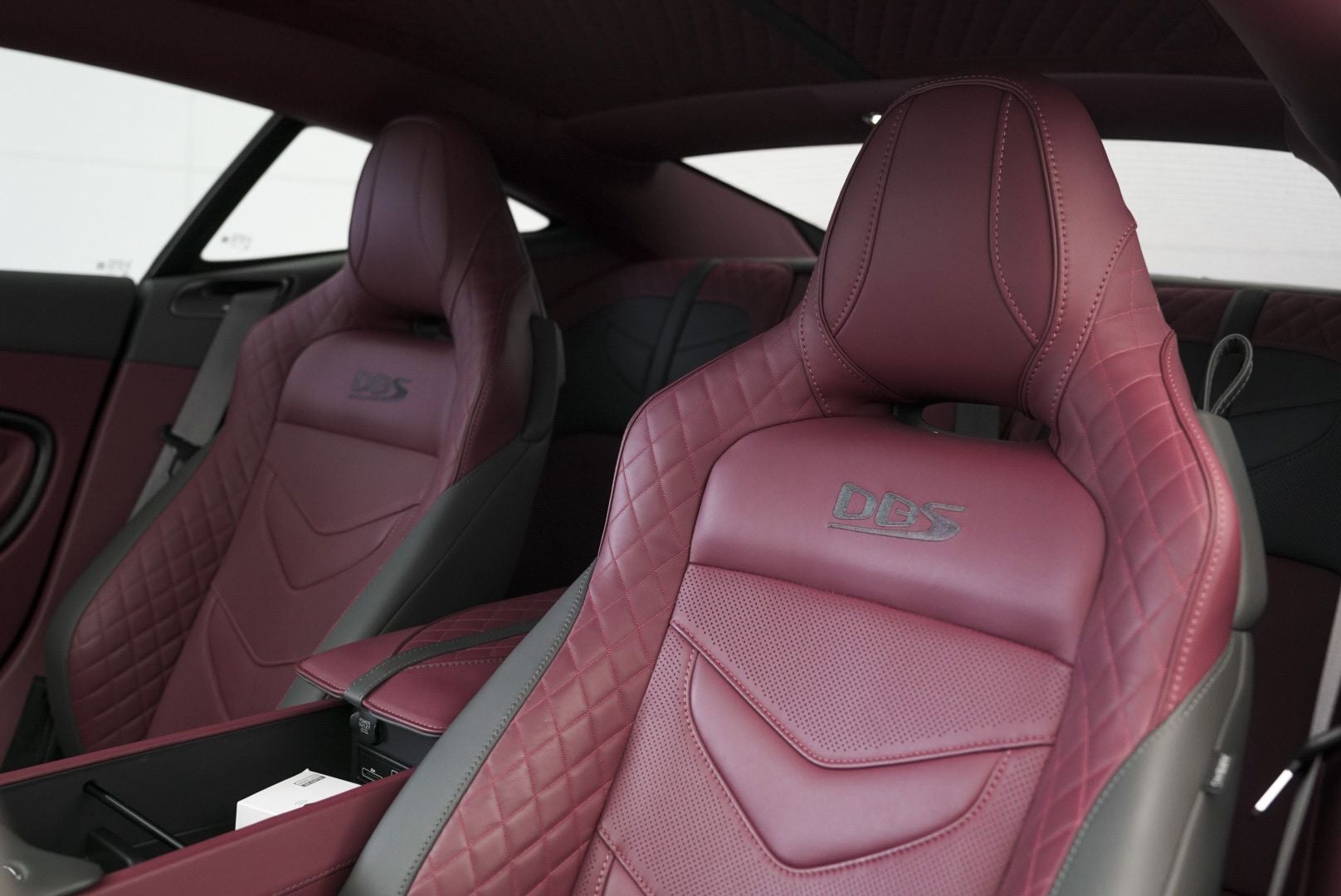 2023 Aston Martin DBS Ultimate 770