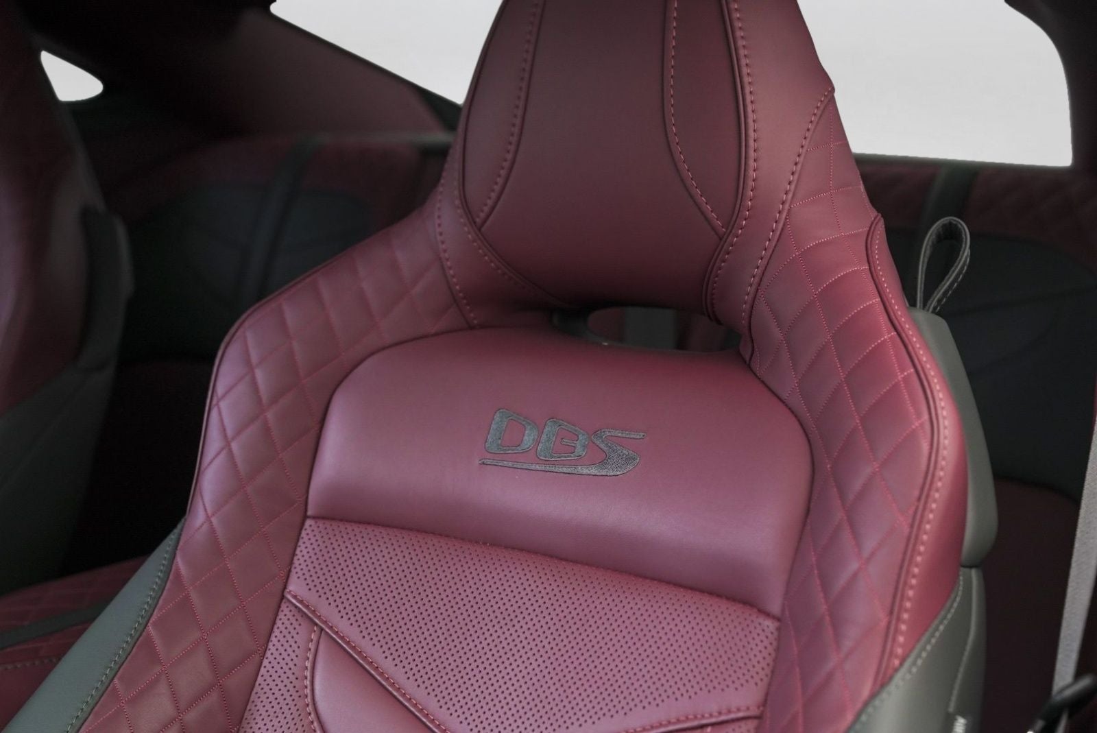 2023 Aston Martin DBS Ultimate 770