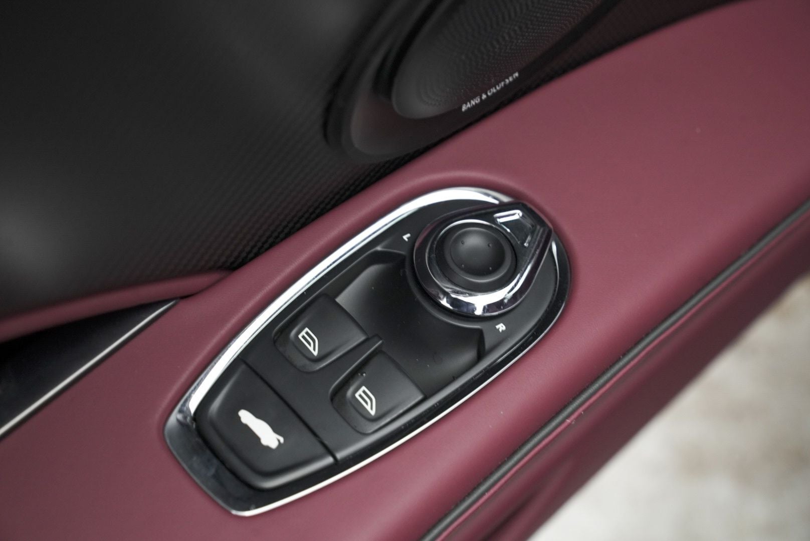 2023 Aston Martin DBS Ultimate 770