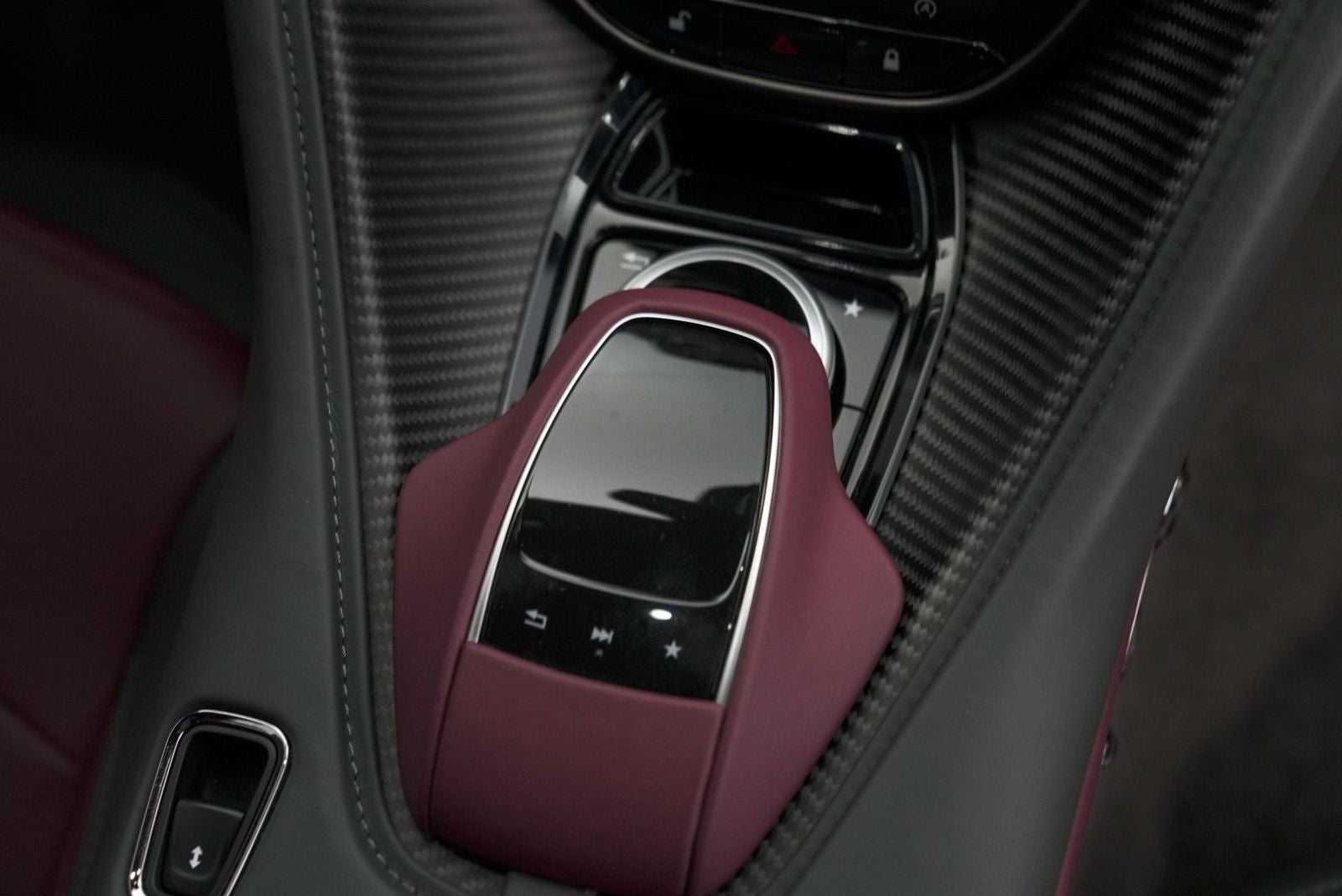 2023 Aston Martin DBS Ultimate 770