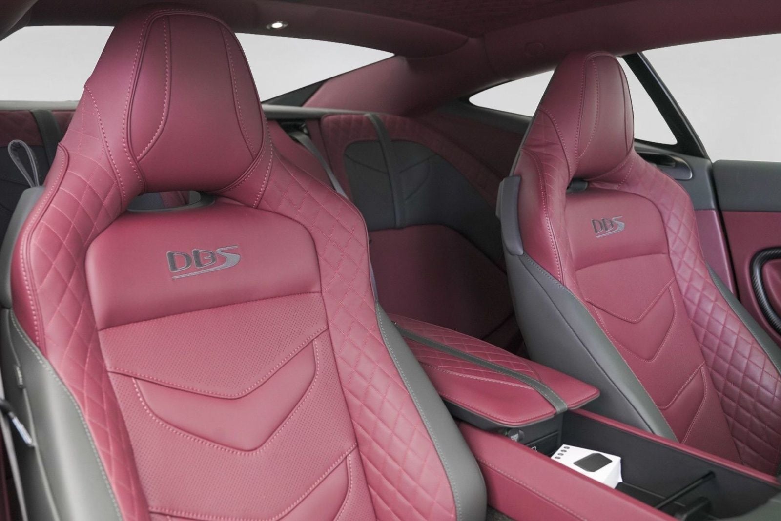 2023 Aston Martin DBS Ultimate 770