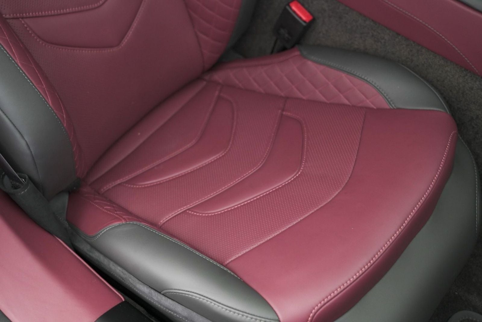 2023 Aston Martin DBS Ultimate 770