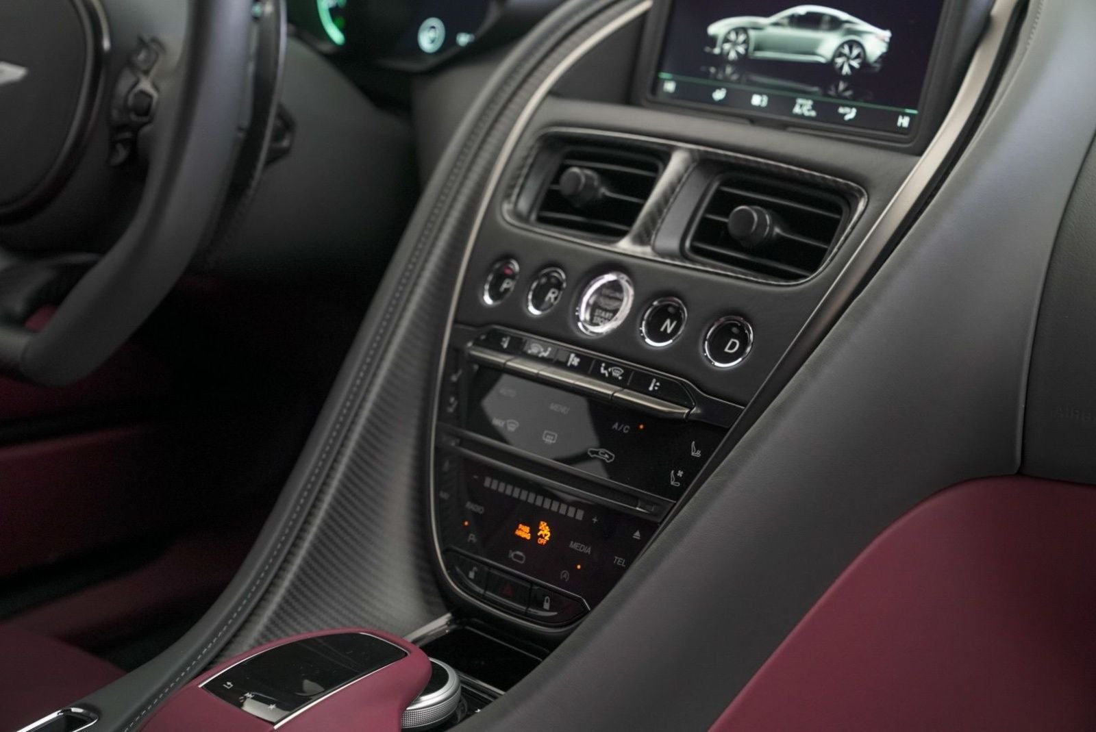 2023 Aston Martin DBS Ultimate 770