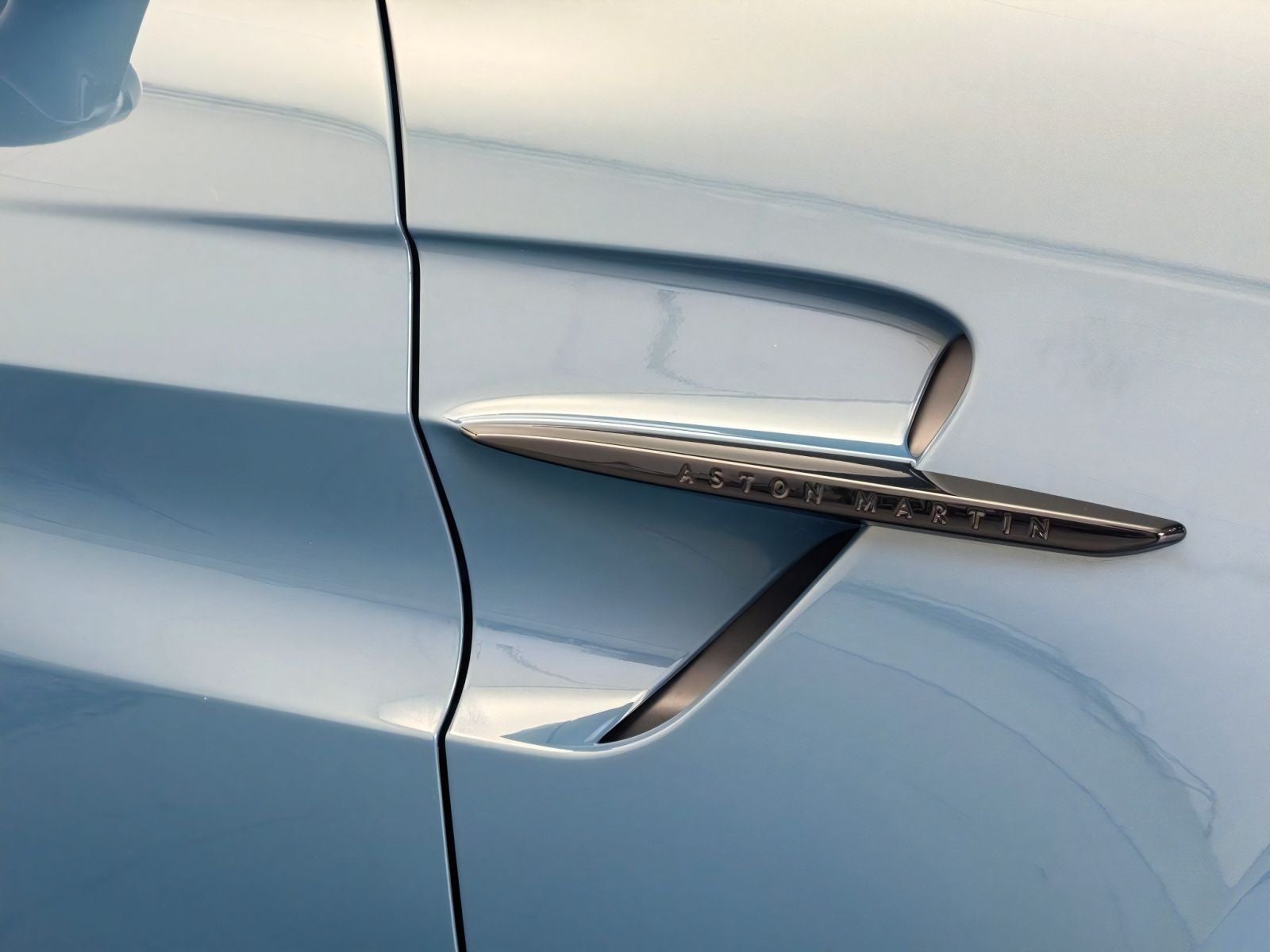 2026 Aston Martin Vantage Roadster