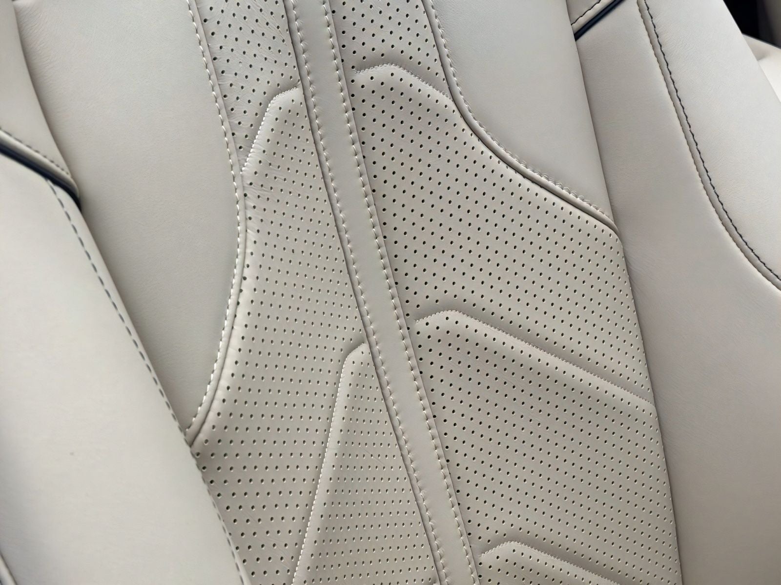 2026 Aston Martin Vantage Roadster