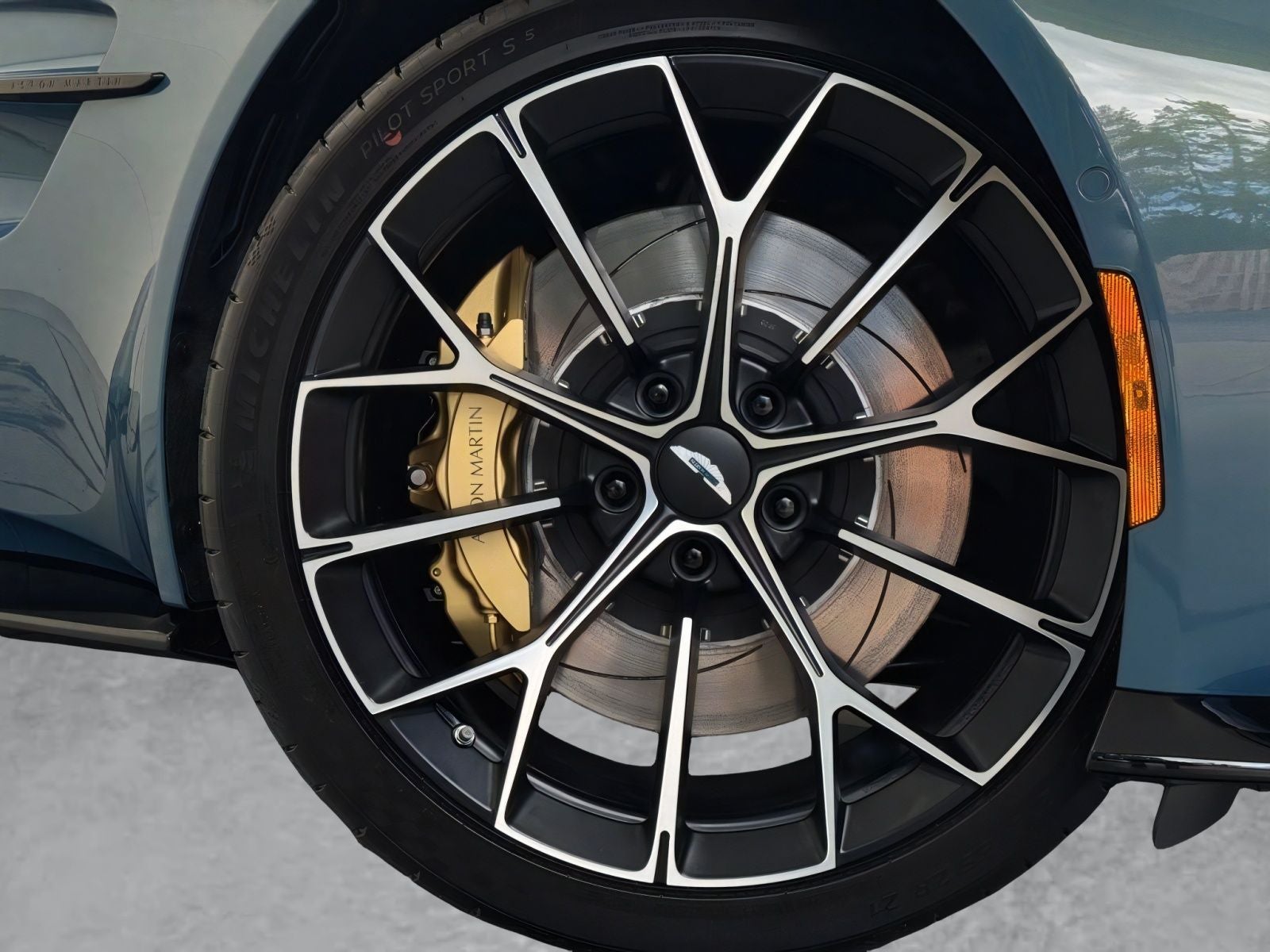 2026 Aston Martin Vantage Roadster