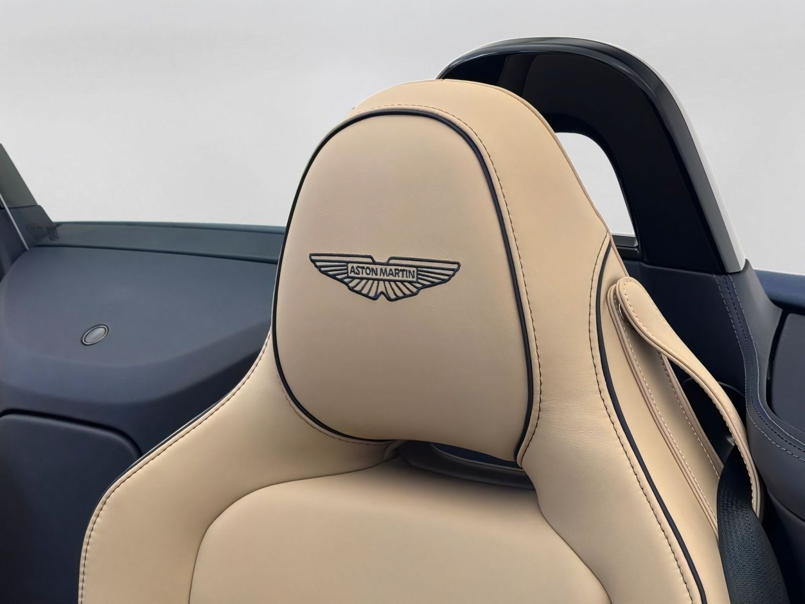 2026 Aston Martin Vantage Roadster