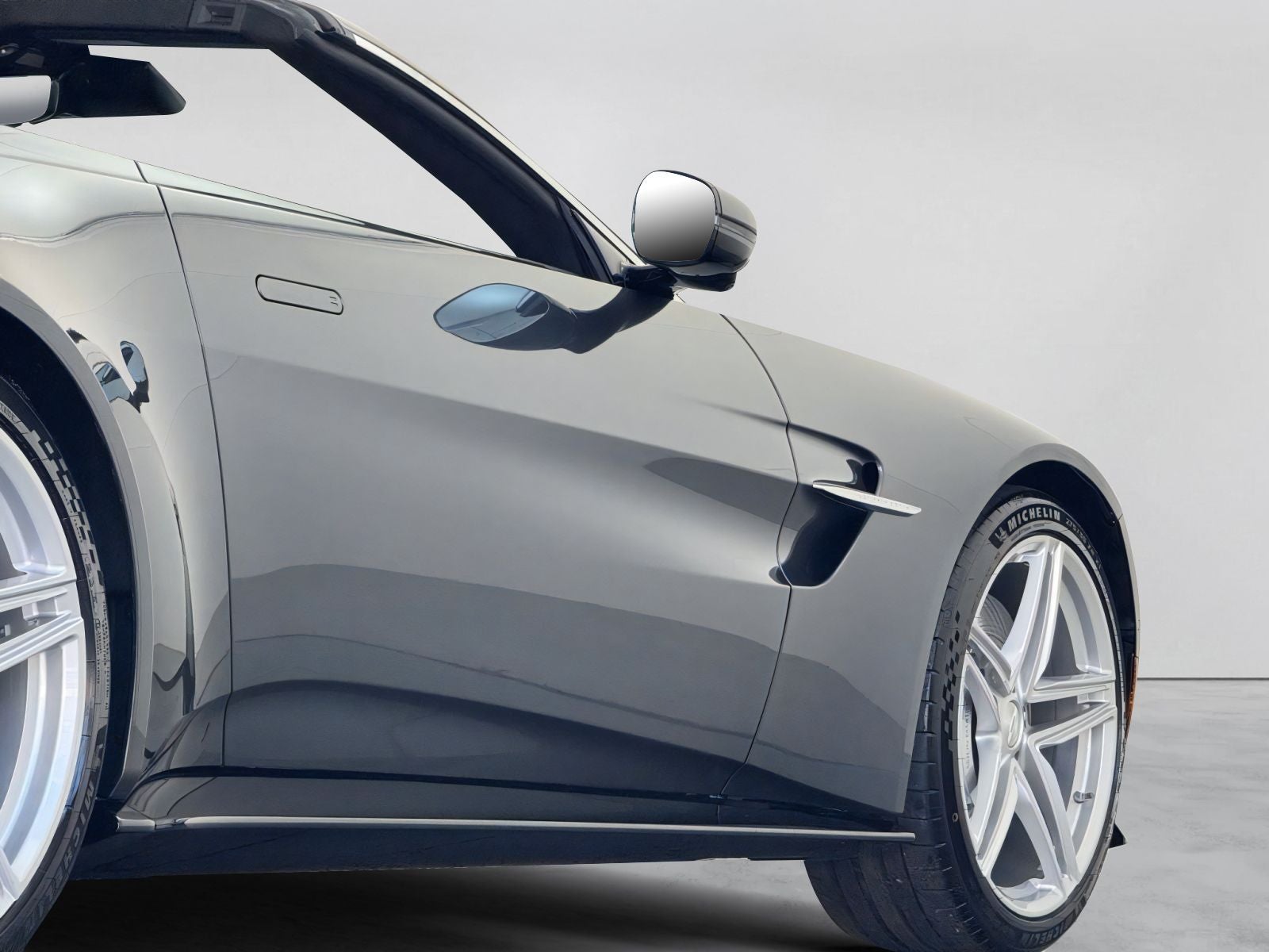 2026 Aston Martin Vantage Roadster