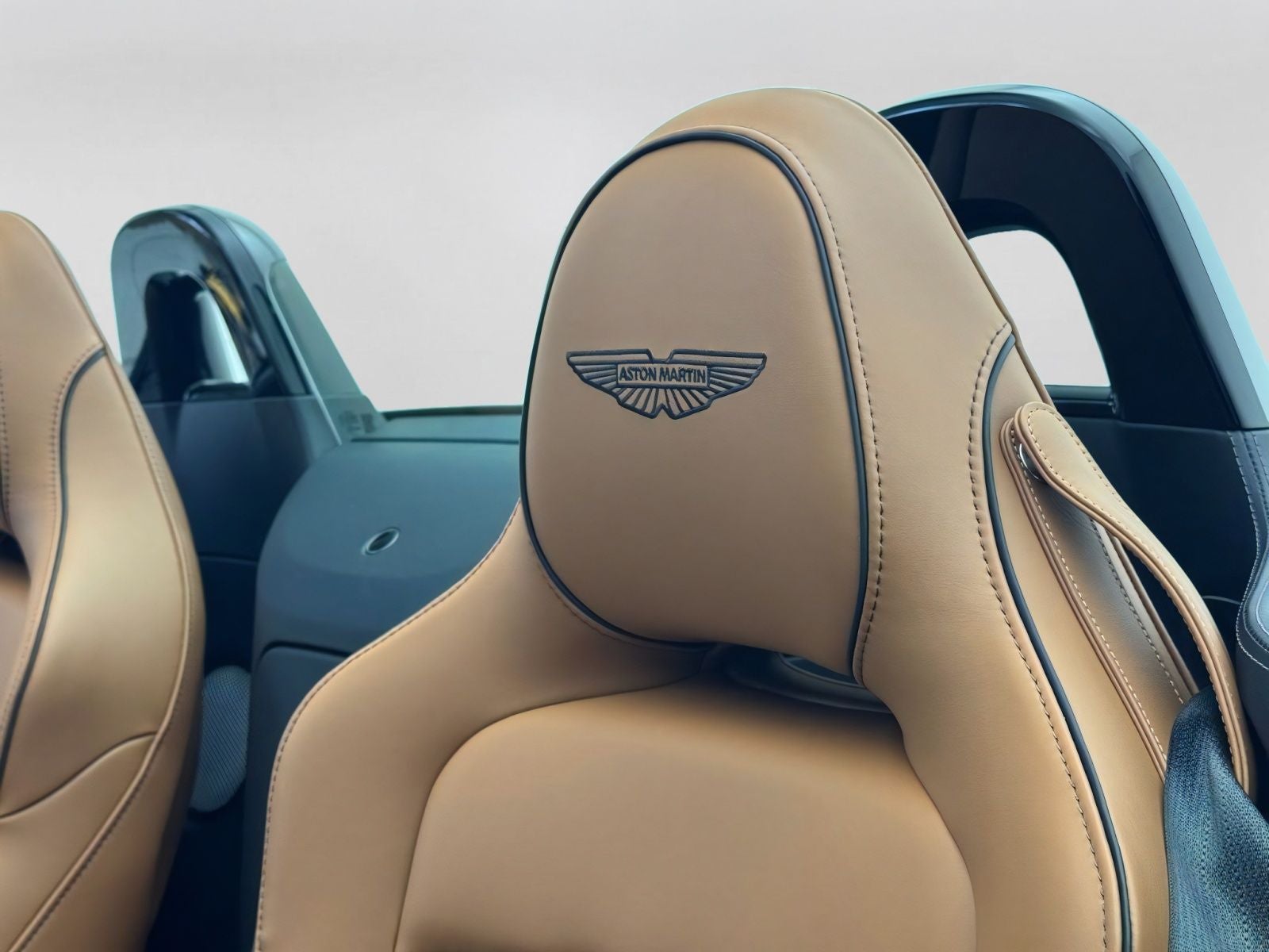 2026 Aston Martin Vantage Roadster