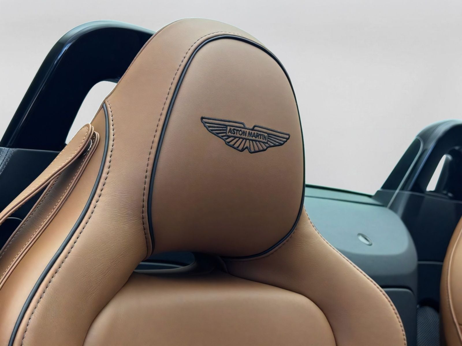 2026 Aston Martin Vantage Roadster