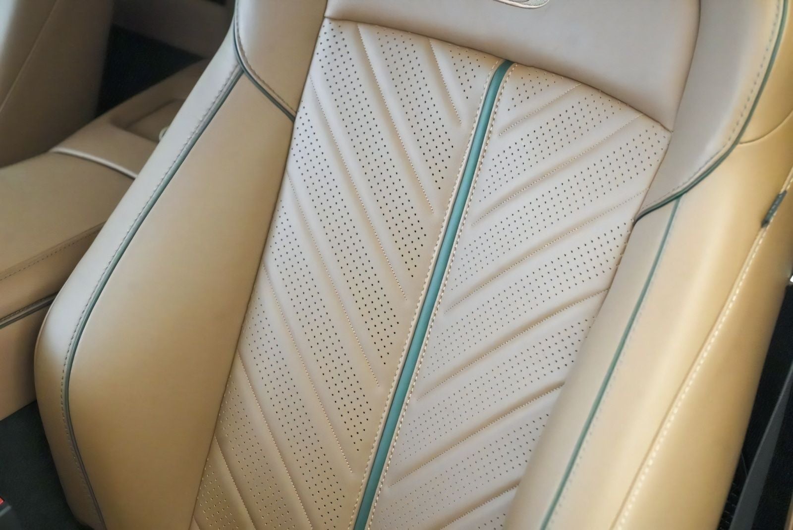 2026 Aston Martin Vantage S