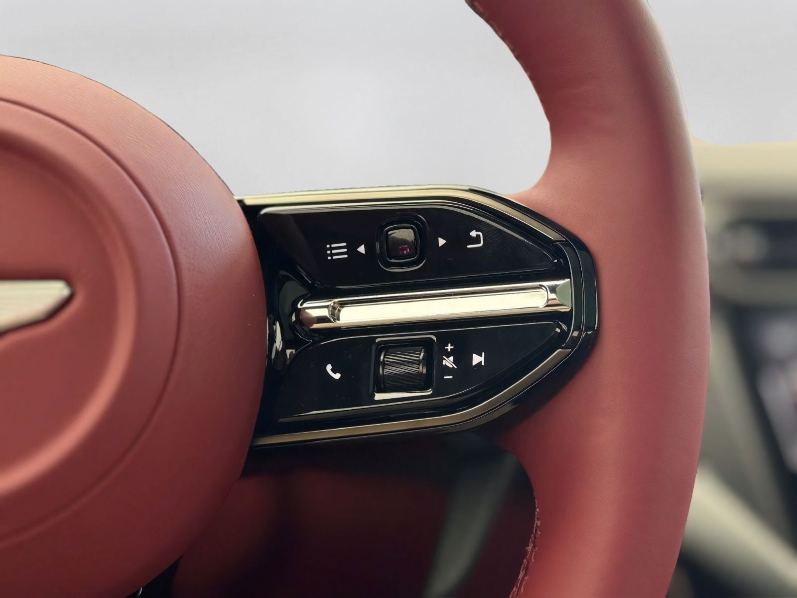 2025 Aston Martin Vanquish Base
