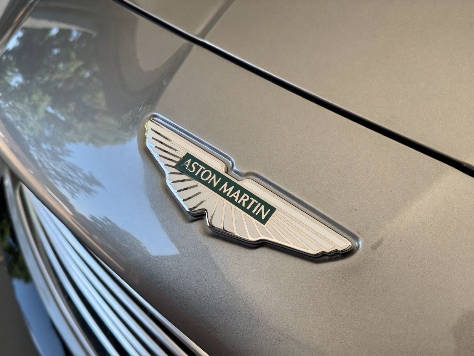 2025 Aston Martin Vanquish Base