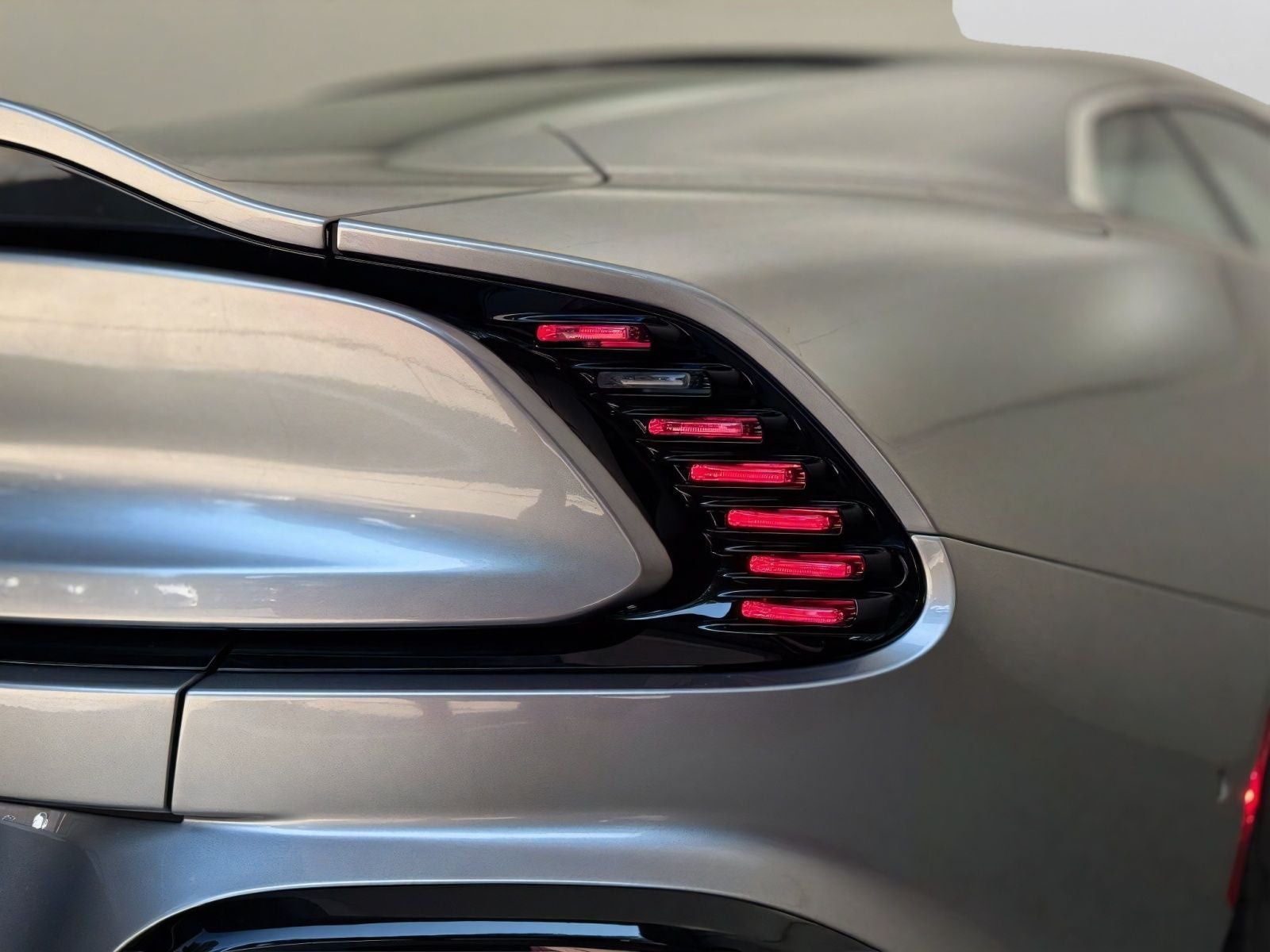 2025 Aston Martin Vanquish Base