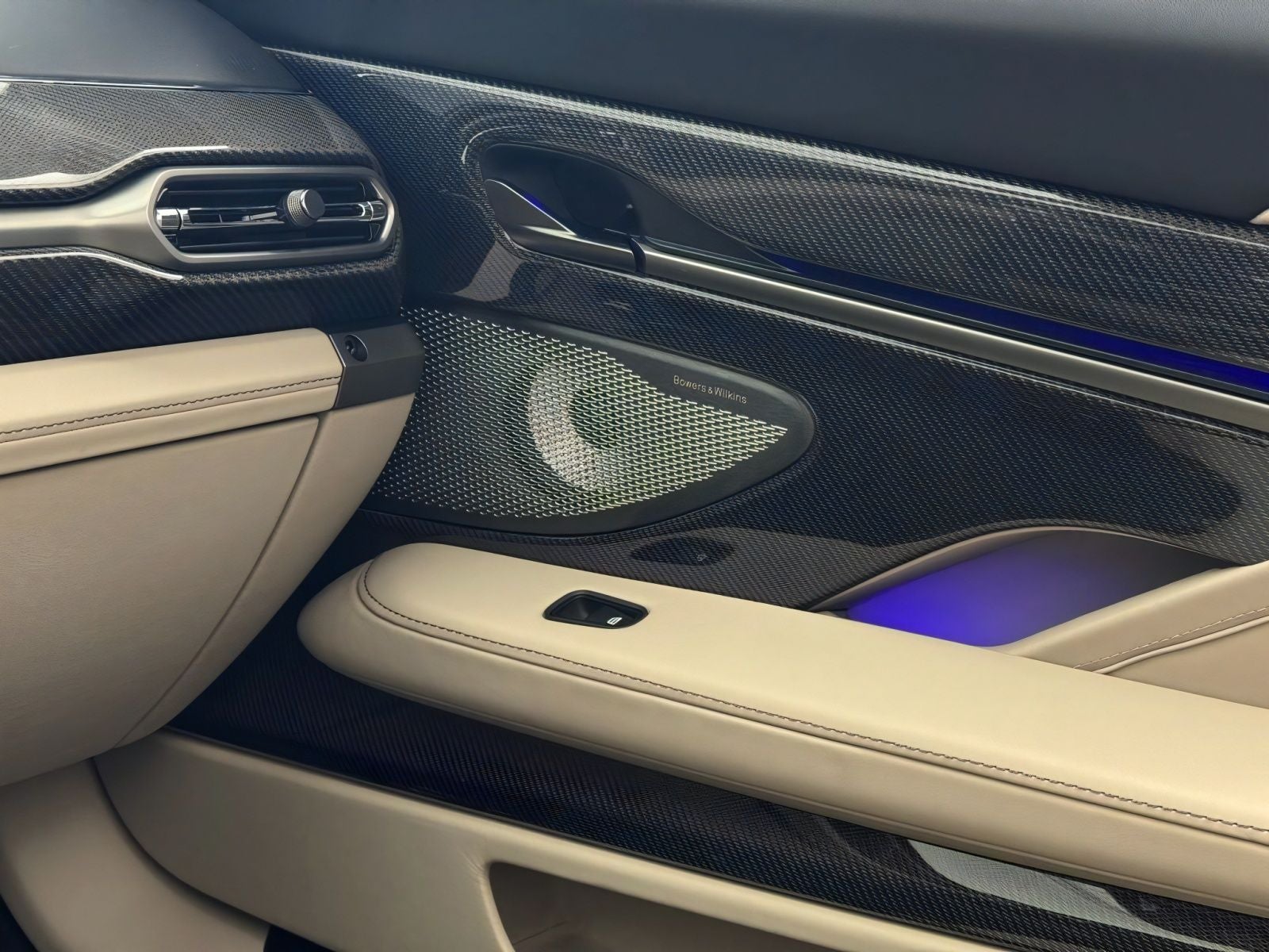 2026 Aston Martin Vanquish Volante