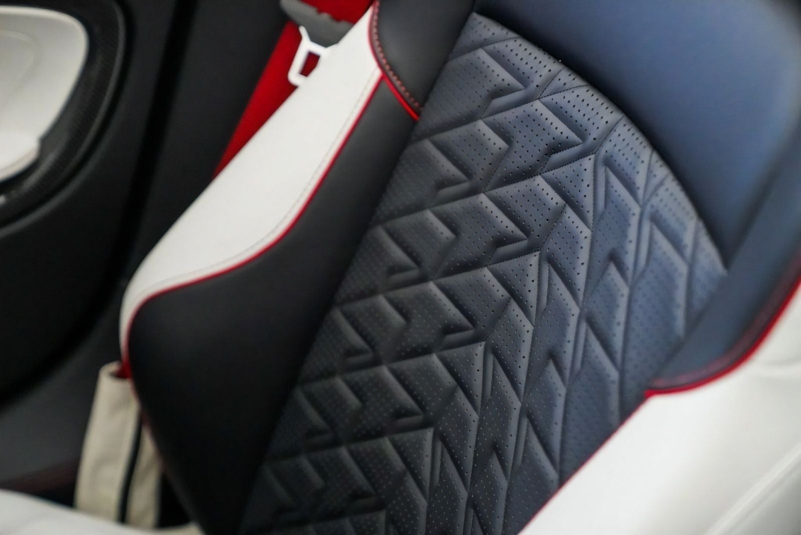 2026 Aston Martin Vanquish Volante