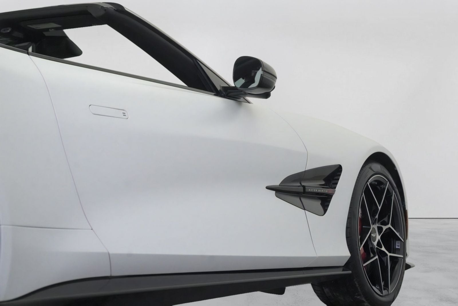 2026 Aston Martin Vanquish Volante