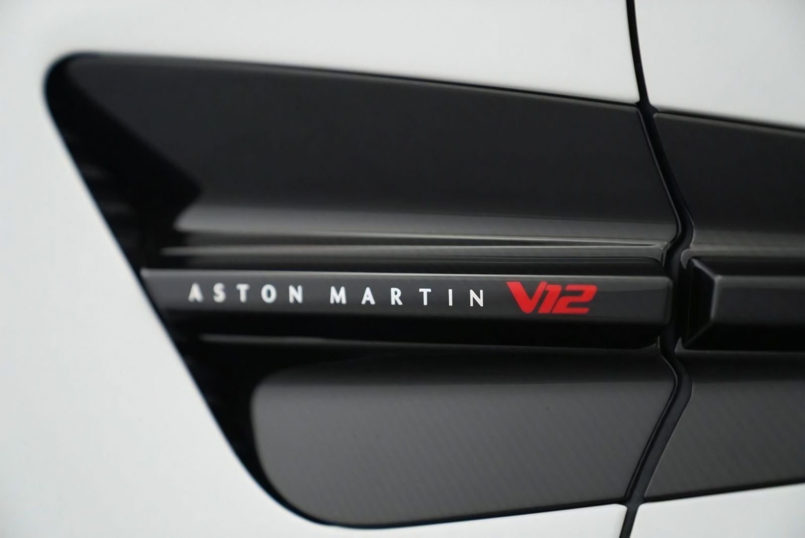 2026 Aston Martin Vanquish Volante