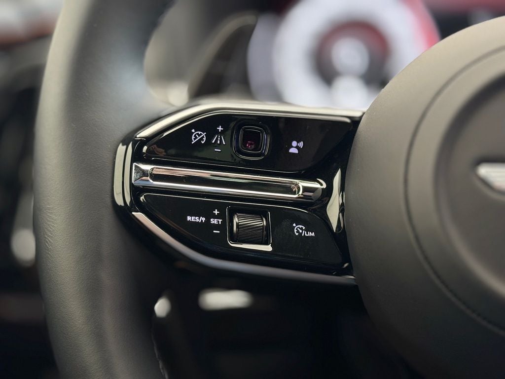 2025 Aston Martin DBX 707