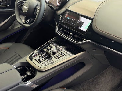 2025 Aston Martin DBX 707