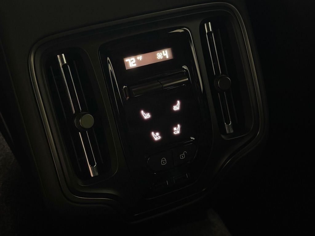 2025 Aston Martin DBX 707