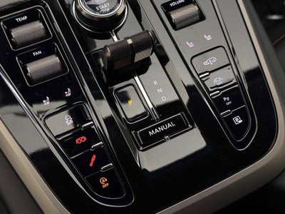 2025 Aston Martin DBX 707