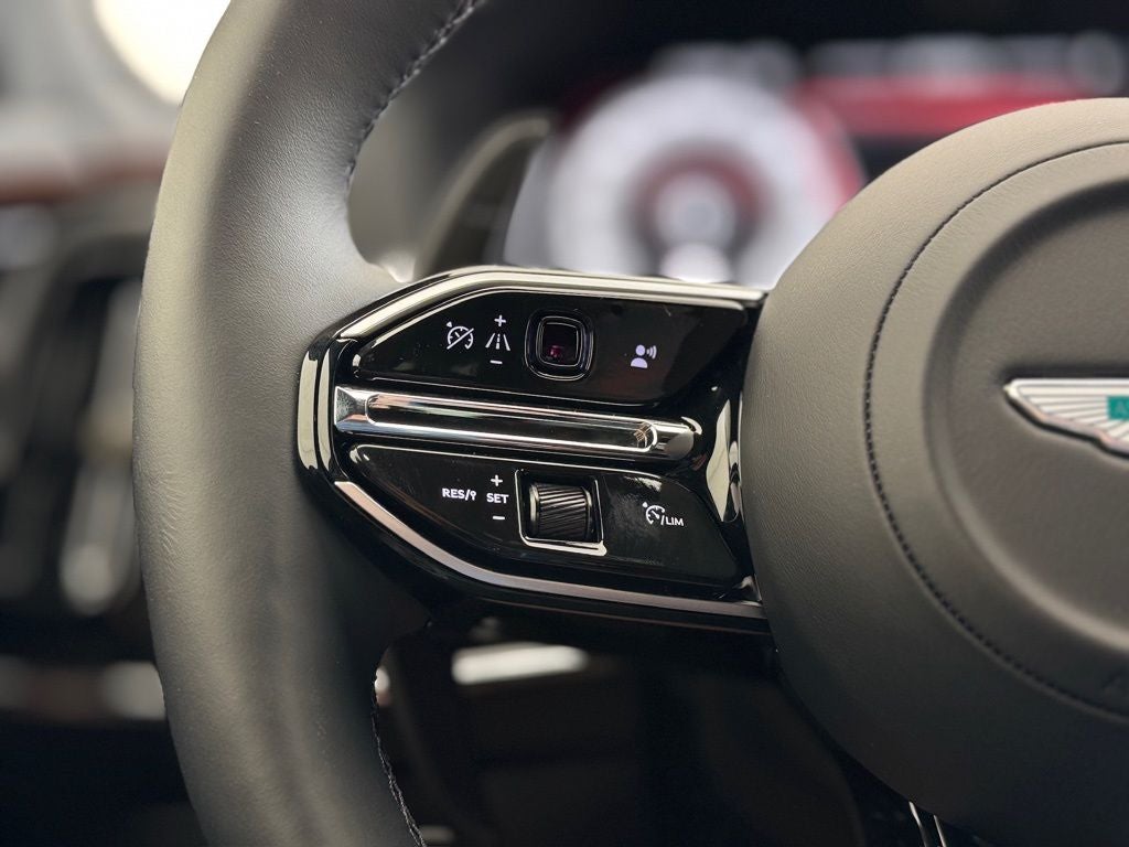 2025 Aston Martin DBX 707