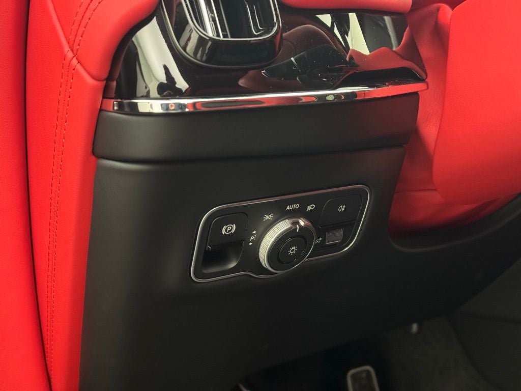 2025 Aston Martin DBX 707