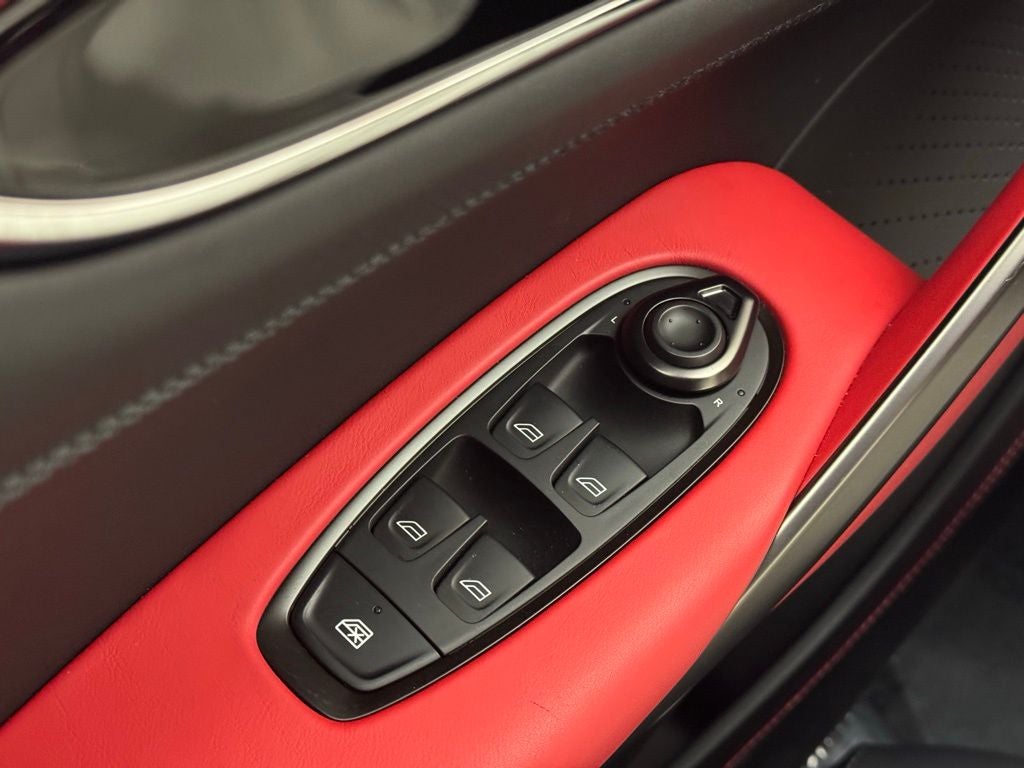 2025 Aston Martin DBX 707